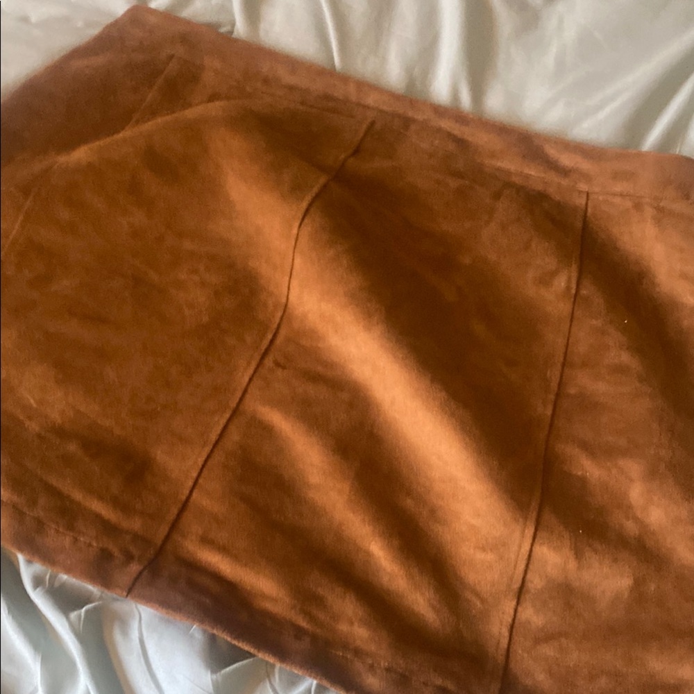Women's rust tone- faux suede mini skirt- snap button front- size 20 - Picture 5 of 7